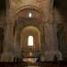 L'interno, a pianta basilicale asimmetrica...